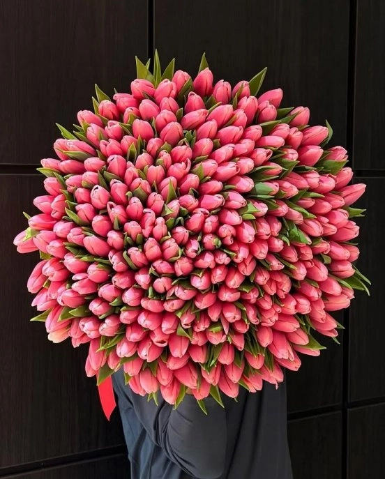 Grand Luxe Tulip Bouquet