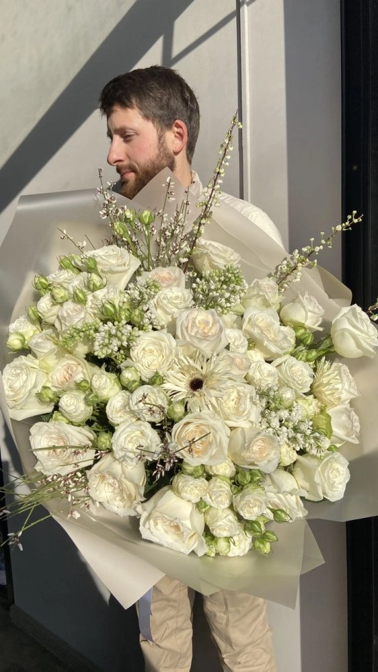 Grandeur White Rose Bouquet