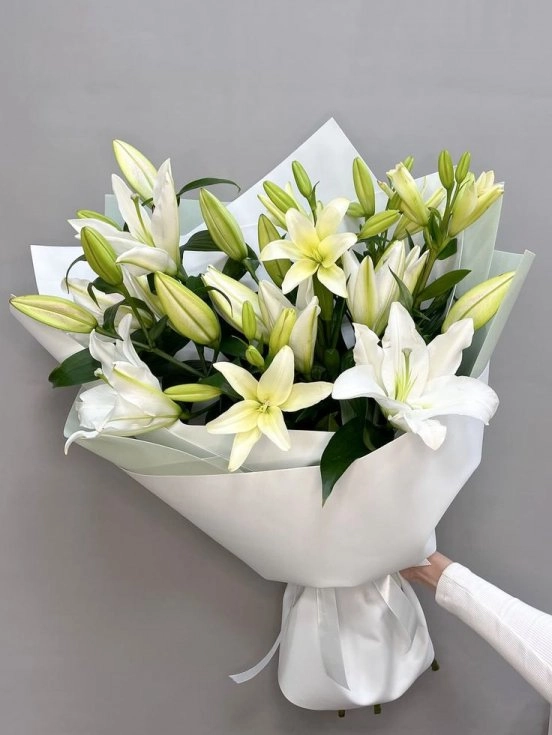 Royal White Lily Elegance
