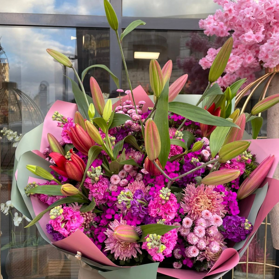 Vibrant Grande Premium Bouquet